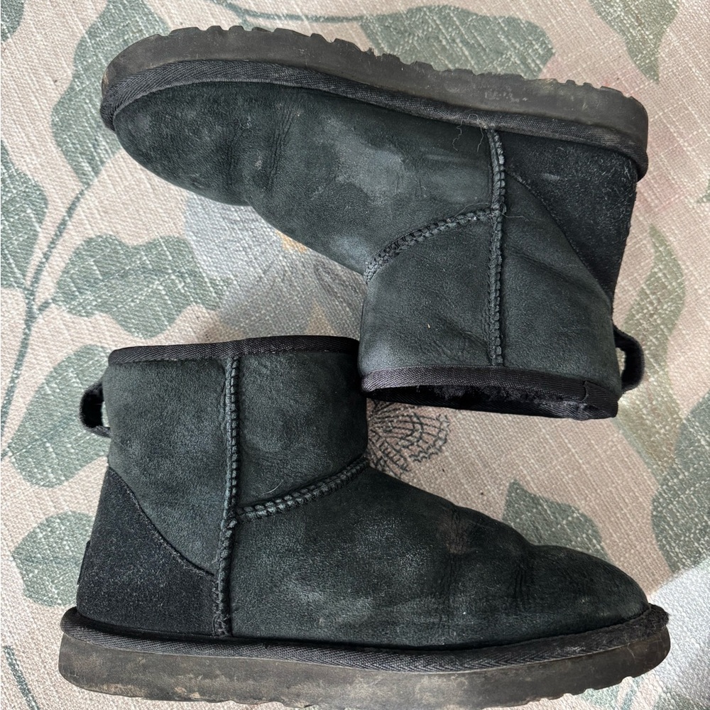 UGG Black Classic Mini sz 7 - Picture 3 of 6